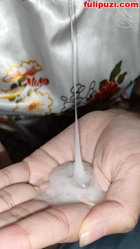 海角【相依为命的母子】乱伦合集 妈妈边包饺子边坐在我的鸡巴上扭动【100P+6V/1.57G】