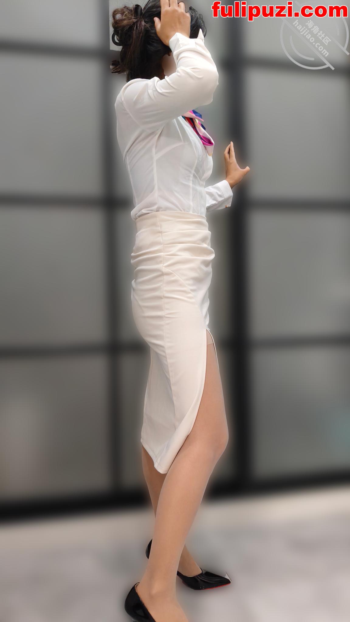 海角【相依为命的母子】乱伦合集 妈妈边包饺子边坐在我的鸡巴上扭动【100P+6V/1.57G】