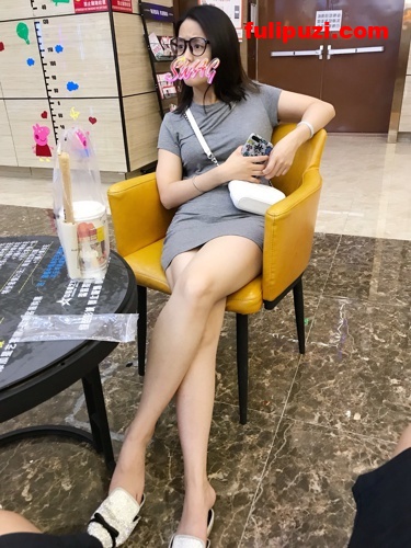 人前正经人后风骚 推特【分享娇妻】大方分享美娇妻淫荡自拍【109P/12M】