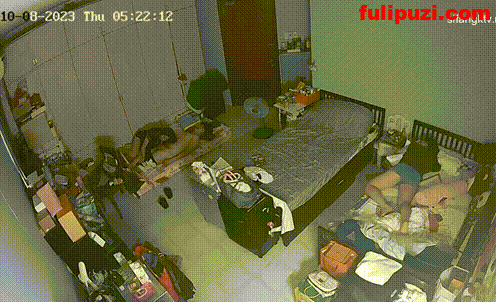 破解摄像头偷拍！姐姐带男友回家当着妹妹的面帮男友口爆妹妹尴尬转身睡【1V/344M】