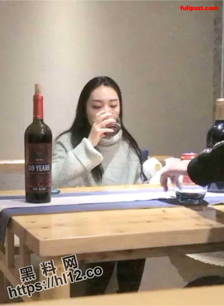 全网疯求没想到我能被你操了！勾搭朋友老婆出来喝酒灌醉骗上床7小时完整版【7P+3V/4.28G】