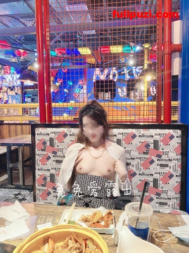 力荐！户内户外火车商场无处不露！ 推特完美身材女神【兔兔爱露出】惊艳神作【703P+14V/322M】