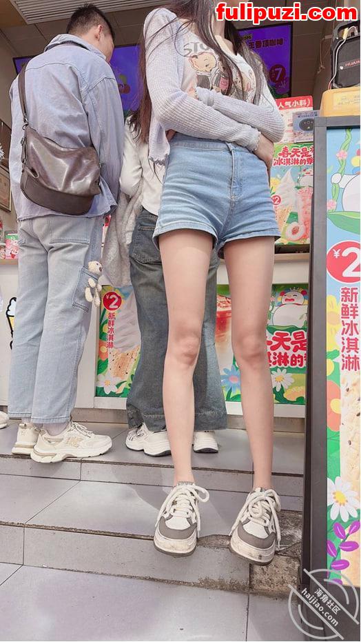 海角大神【长腿女儿丽丽】时隔一年强势归来 把精液射到汉堡里亲眼看着女儿吃下去【202P+9V/1.2G】