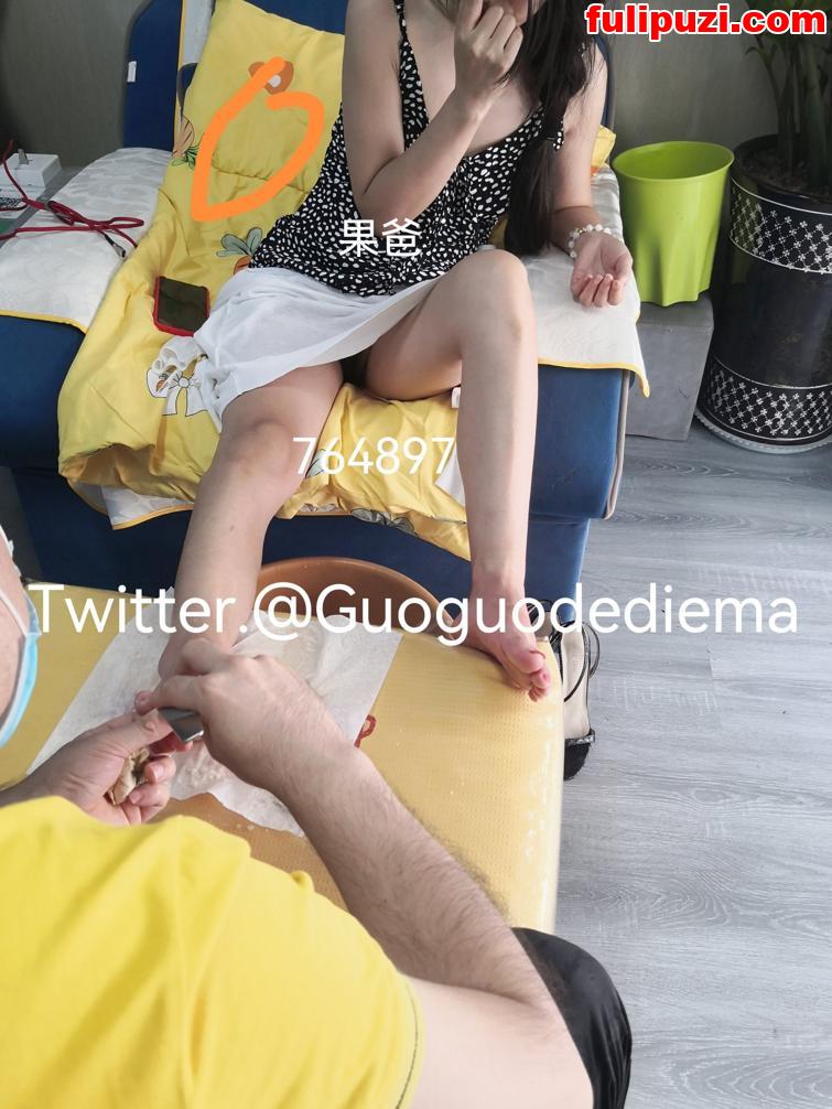 推特极品夫妻【Guoguodediema】绝版福利 娇妻酷爱露出放尿真空勾引老大爷【652P+58V/639M】