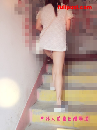 tumblr绝版系列：男厕站立放尿+裸取外卖！老牌母狗洛丽塔作品集【50P+17V/145M】