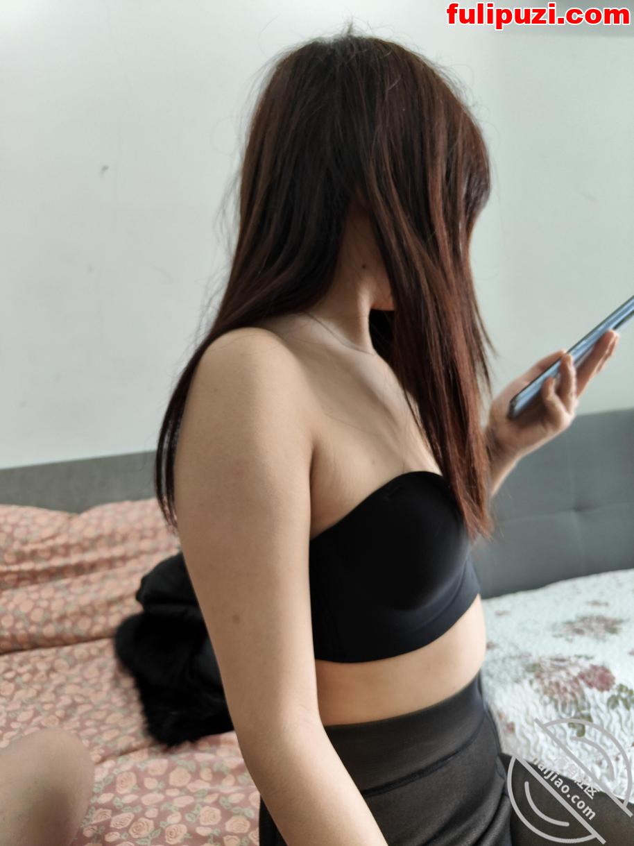 海角【骚妻的浪叫】淫妻合集 把老婆灌醉和客户一起操迷醉的老婆【163P+8V/1.39G】