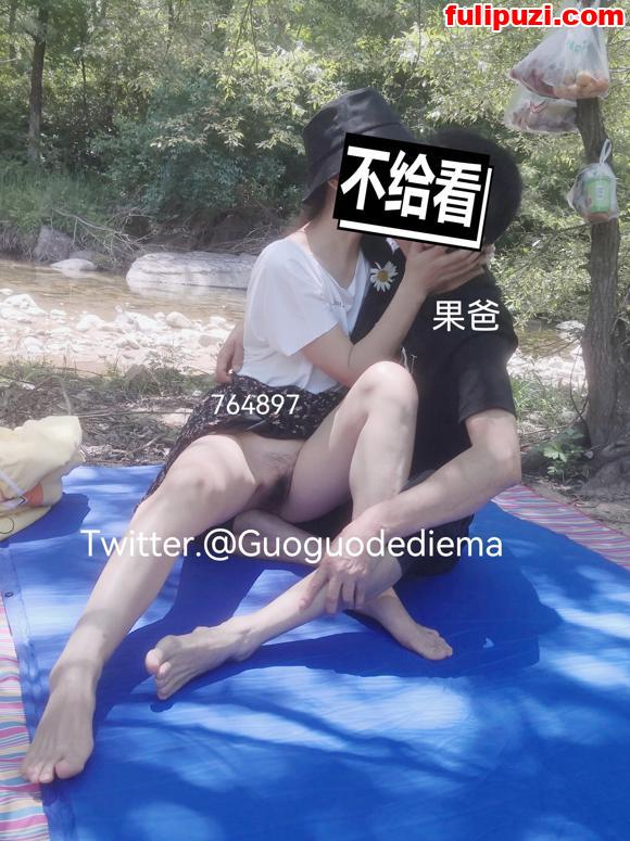 推特极品夫妻【Guoguodediema】绝版福利 娇妻酷爱露出放尿真空勾引老大爷【652P+58V/639M】