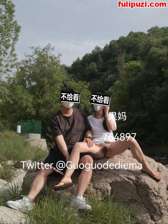 推特极品夫妻【Guoguodediema】绝版福利 娇妻酷爱露出放尿真空勾引老大爷【652P+58V/639M】