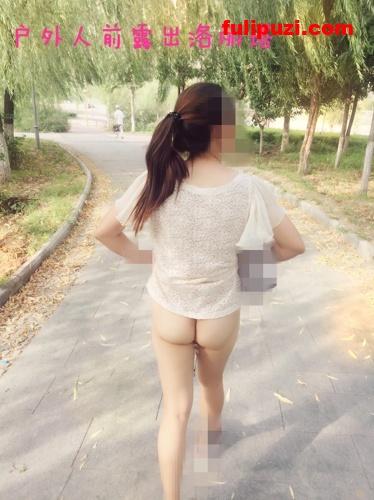 tumblr绝版系列：男厕站立放尿+裸取外卖！老牌母狗洛丽塔作品集【50P+17V/145M】