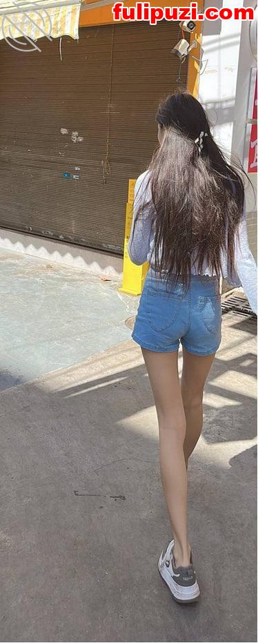 海角大神【长腿女儿丽丽】时隔一年强势归来 把精液射到汉堡里亲眼看着女儿吃下去【202P+9V/1.2G】