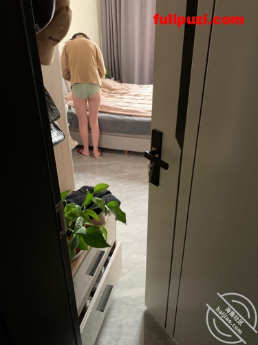 海角大神窝边草超强乱伦全集！姐姐妈妈一起拿下 趁姐姐打电话时内射【397P+21V/2G】