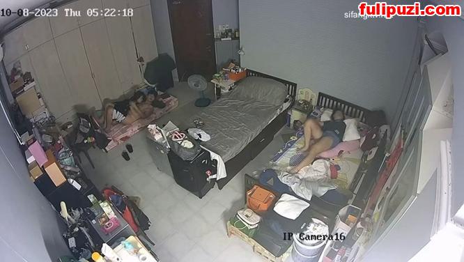 破解摄像头偷拍！姐姐带男友回家当着妹妹的面帮男友口爆妹妹尴尬转身睡【1V/344M】